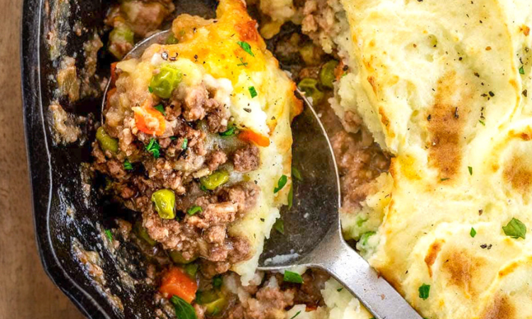 Flavorful Ground Beef Shepherd's Pie with Carrots and Celery